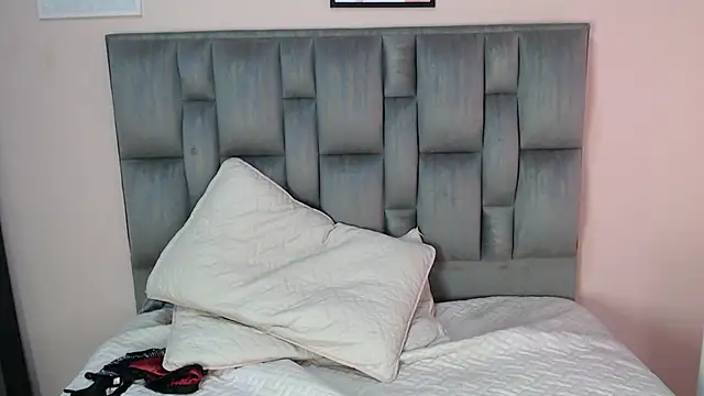 Snapshot of Kitty_foxx_ chatting on October 11, 3:54 pm Kitty foxx online show from October 11, 3:54 pm