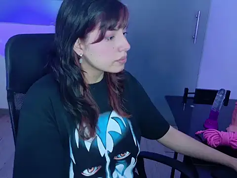 Violetta Swett  online show from November 15, 2:46 pm