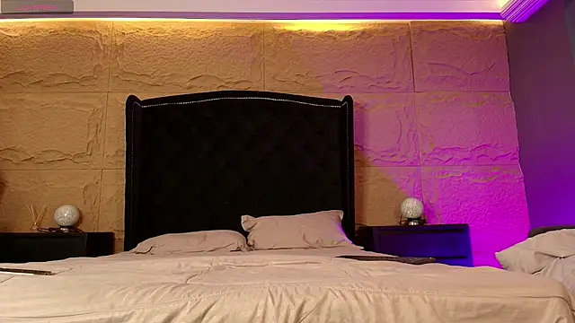 naomi hill1 online show from October 16, 8:32 pm