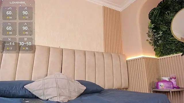 naomi hill1 online show from April 17, 2:20 pm