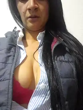 Snapshot of Lesli_14 chatting on November 19, 3:06 am Lesli 14 online show from November 19, 3:06 am