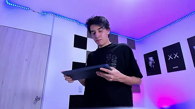 jeycobb online show from April 8, 1:16 am