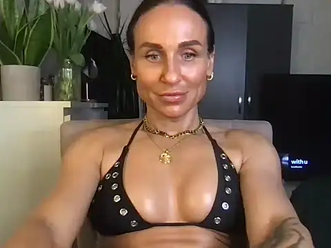 GluteQueenE online show from January 10, 5:15 pm