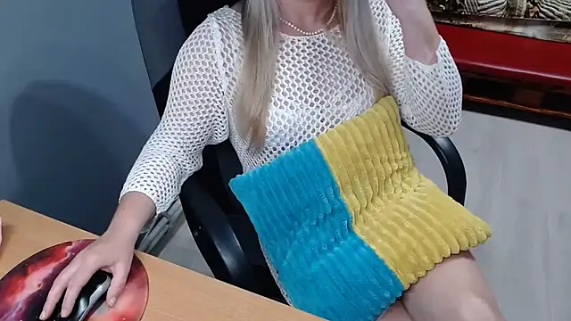 Snapshot of Ledi_Catherin chatting on May 1, 8:13 pm Ledi Catherin online show from May 1, 8:13 pm