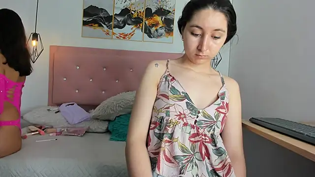 kiara and christy online show from November 10, 12:26 pm