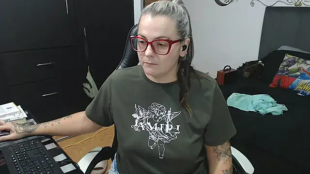 perlagoloza05 online show from October 30, 3:19 am