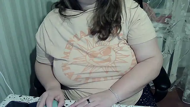 Snapshot of HarmonyKarera chatting on October 6, 12:19 am HarmonyKarera online show from October 6, 12:19 am