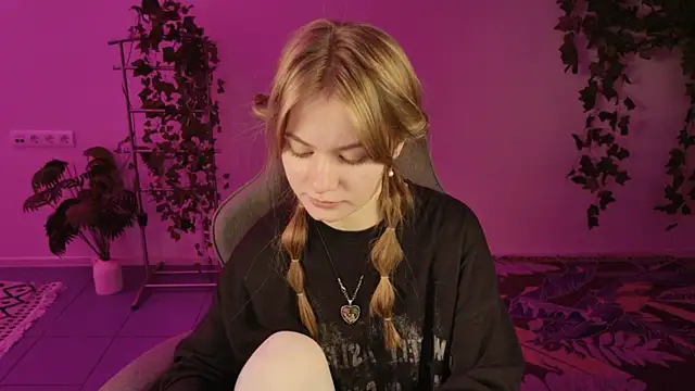 Snapshot of swag_evalution chatting on October 17, 1:09 am swag evalution online show from October 17, 1:09 am