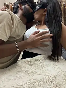 vickyandtania online show from April 2, 7:33 pm