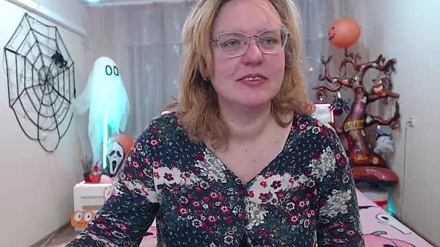 VestaWoody online show from November 3, 7:09 am