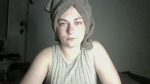 Twolatte1520 online show from April 8, 8:42 pm