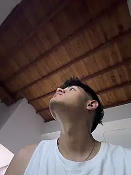 Snapshot of Monson_cl2 chatting on April 2, 4:54 am Monson cl2 online show from April 2, 4:54 am