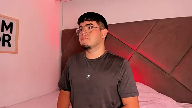 Snapshot of thiago_occonor chatting on October 9, 12:36 pm thiago occonor online show from October 9, 12:36 pm