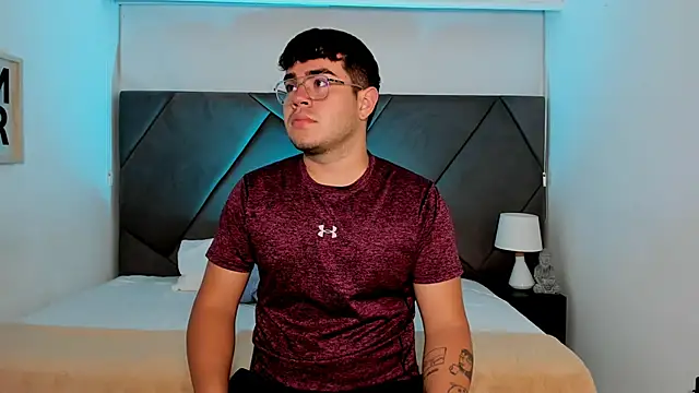 Snapshot of thiago_occonor chatting on October 27, 12:20 pm thiago occonor online show from October 27, 12:20 pm