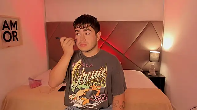 Snapshot of thiago_occonor chatting on October 30, 12:28 pm thiago occonor online show from October 30, 12:28 pm