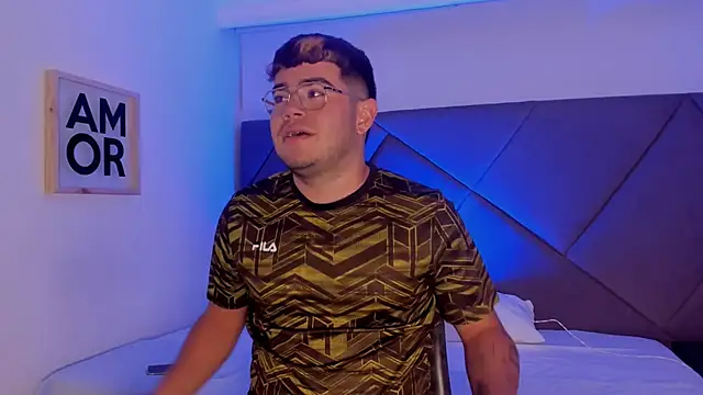 Snapshot of thiago_occonor chatting on November 3, 8:21 pm thiago occonor online show from November 3, 8:21 pm