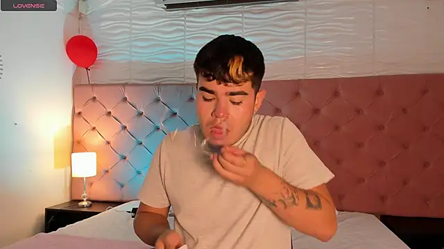 Snapshot of thiago_occonor chatting on November 8, 8:29 pm thiago occonor online show from November 8, 8:29 pm