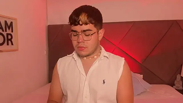 Snapshot of thiago_occonor chatting on November 10, 12:37 pm thiago occonor online show from November 10, 12:37 pm