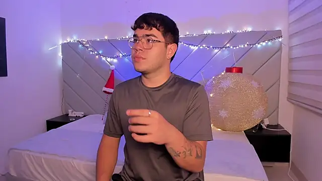 Snapshot of thiago_occonor chatting on November 15, 1:58 am thiago occonor online show from November 15, 1:58 am