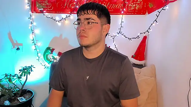 Snapshot of thiago_occonor chatting on November 27, 6:48 am thiago occonor online show from November 27, 6:48 am