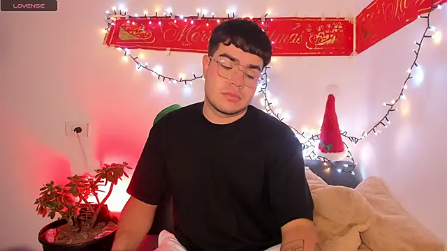 Snapshot of thiago_occonor chatting on December 3, 4:42 am thiago occonor online show from December 3, 4:42 am