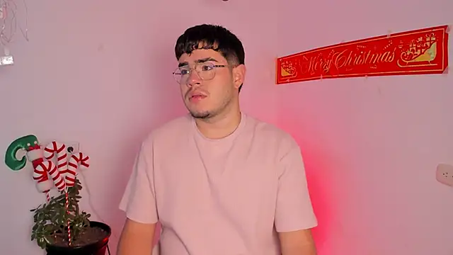 Snapshot of thiago_occonor chatting on December 17, 4:07 am thiago occonor online show from December 17, 4:07 am