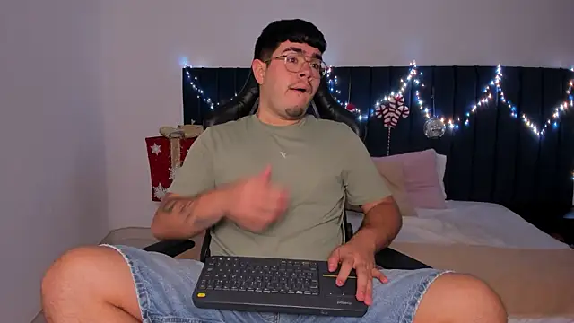 Snapshot of thiago_occonor chatting on January 14, 3:45 am thiago occonor online show from January 14, 3:45 am