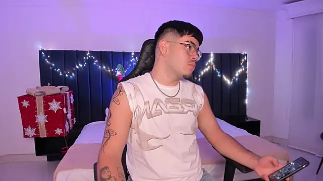 Snapshot of thiago_occonor chatting on January 15, 4:28 am thiago occonor online show from January 15, 4:28 am