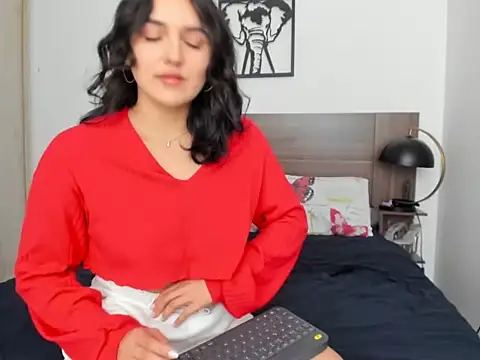 Snapshot of CutieHott chatting on October 4, 4:27 pm CutieHott online show from October 4, 4:27 pm