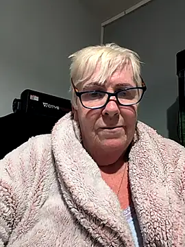 Playful MILF Demi online show from October 23, 7:34 pm