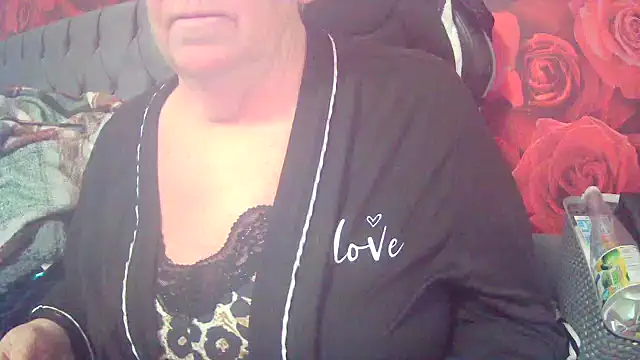 Playful MILF Demi online show from March 21, 11:08 pm