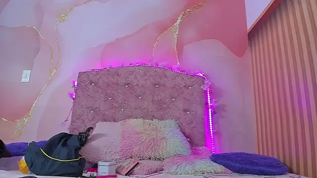 Malory  Jones online show from November 12, 6:41 pm