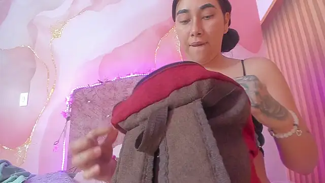 Malory  Jones online show from January 7, 6:54 pm