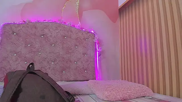 Malory  Jones online show from January 8, 6:43 pm