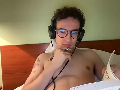 Snapshot of Poeta98@xh chatting on October 3, 9:01 pm Poeta98xh online show from October 3, 9:01 pm