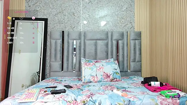 CheatingNeighborr online show from February 4, 7:20 pm