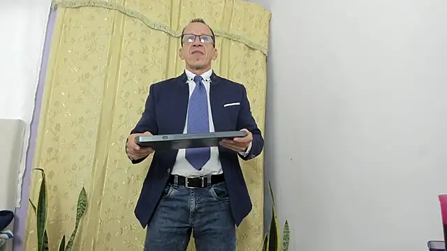  axelking  online show from April 15, 11:39 am