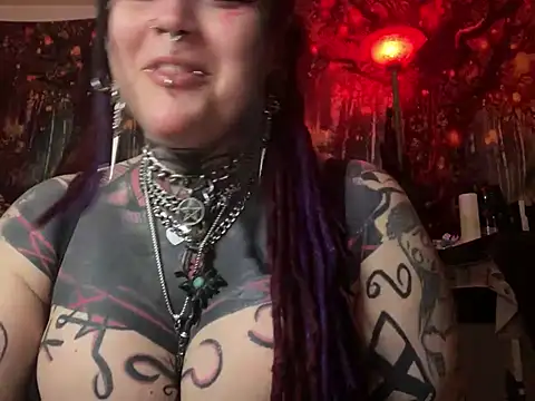 Snapshot of nyxvelon chatting on February 3, 10:48 pm nyxvelon online show from February 3, 10:48 pm