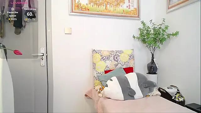 selinajuan online show from April 6, 10:11 pm