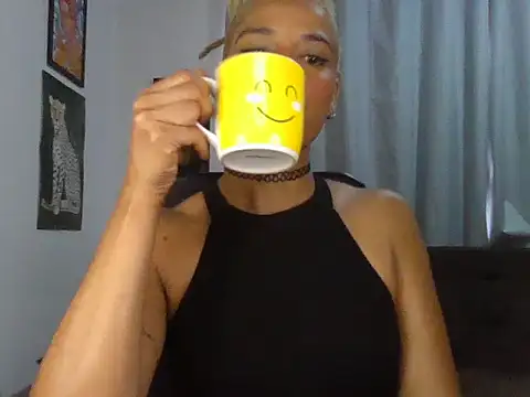 Snapshot of Helenoir chatting on December 18, 12:11 pm Helenoir online show from December 18, 12:11 pm