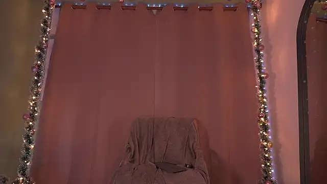  issy online show from December 19, 6:42 am