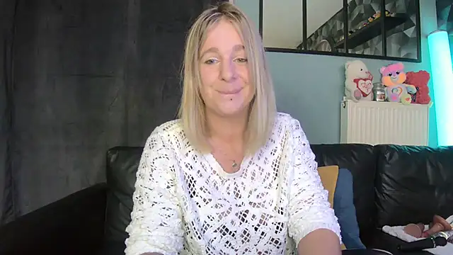 Delichieuse5 online show from September 18, 7:27 pm