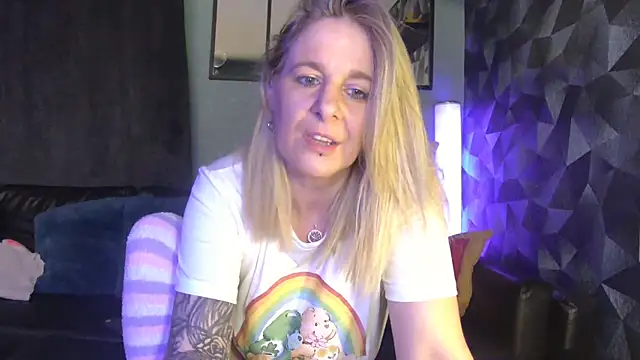 Delichieuse5 online show from February 19, 9:00 pm