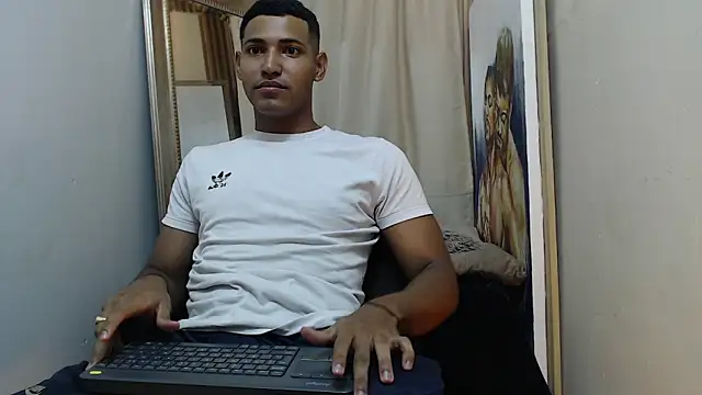 Snapshot of drake_cerra chatting on October 5, 3:27 am drake cerra online show from October 5, 3:27 am