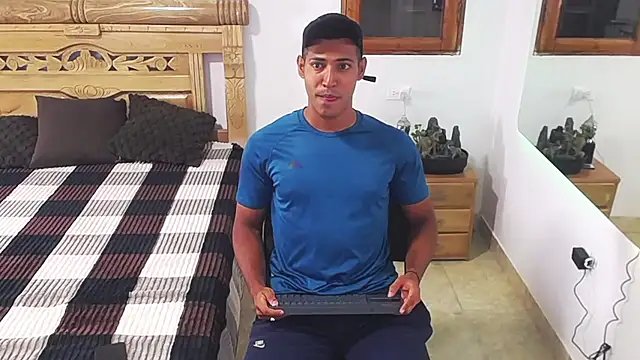 Snapshot of drake_cerra chatting on November 19, 3:17 am drake cerra online show from November 19, 3:17 am