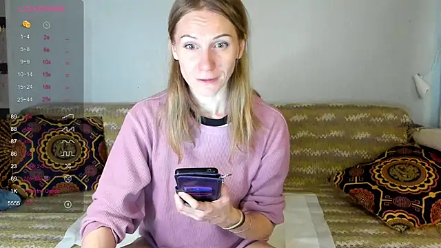 Amalia Mio online show from October 31, 10:16 am