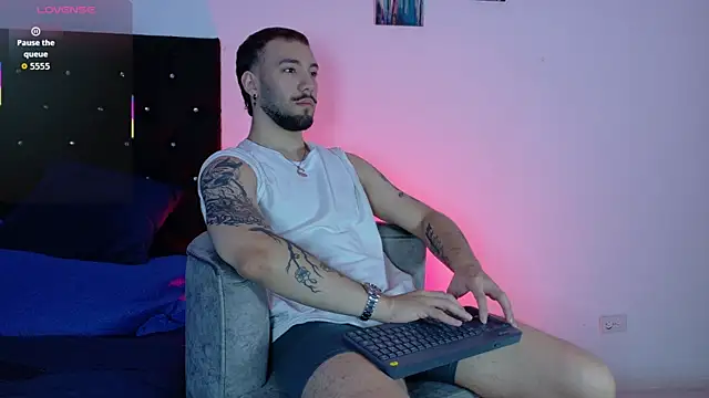 angel kyrozz online show from April 10, 7:07 pm