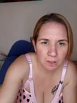 Snapshot of LaceyWestxx chatting on December 17, 6:25 pm LaceyWestxx online show from December 17, 6:25 pm
