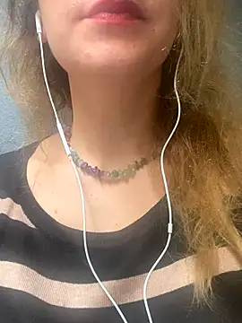 Snapshot of melisss2 chatting on October 14, 8:04 am melisss2 online show from October 14, 8:04 am