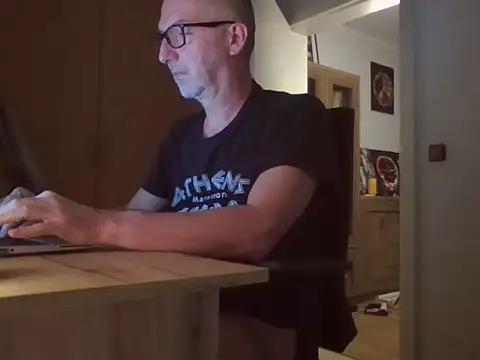 Snapshot of SilkenQuip chatting on October 6, 6:38 pm SilkenQuip online show from October 6, 6:38 pm